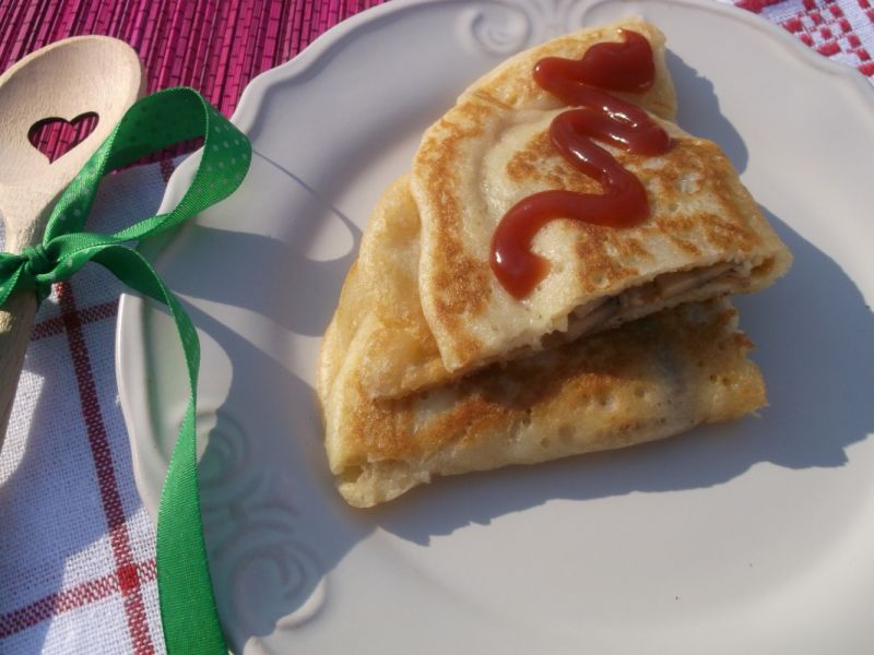 Naleśniki z pieczarkami i serem żółtym Naleśniki z pieczarkami i serem żółtym