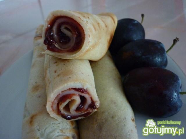 Naleśniki z powidłami śliwkowymi  Naleśniki z powidłami śliwkowymi