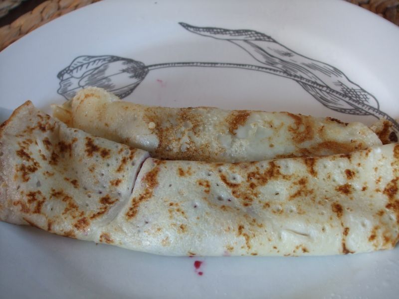 Naleśniki z powidłami truskawkowo - rabarbarowymi