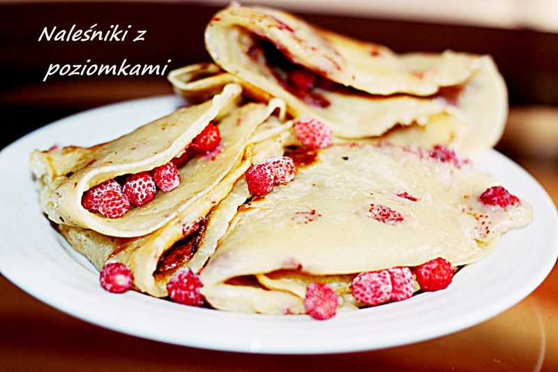 Naleśniki z poziomkami Naleśniki z poziomkami