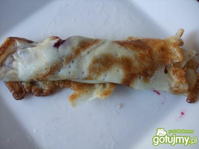 Naleśniki z rabarbarem i porzeczką