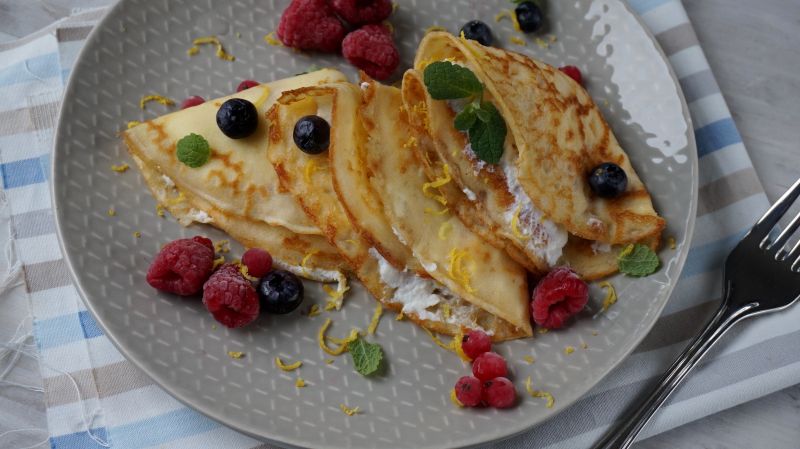 Naleśniki z ricottą i owocami Naleśniki z ricottą i owocami