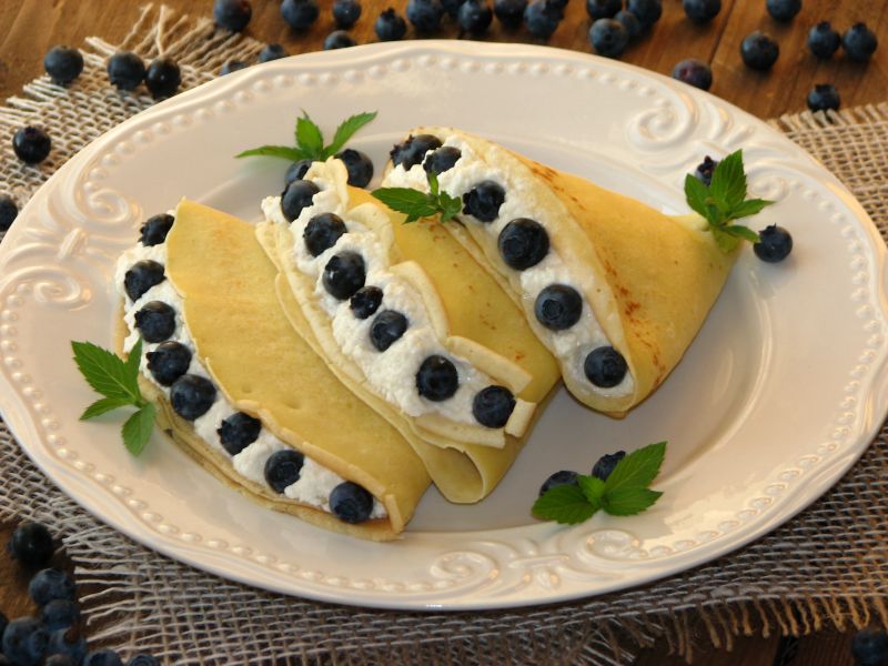 Naleśniki z serem i borówkami