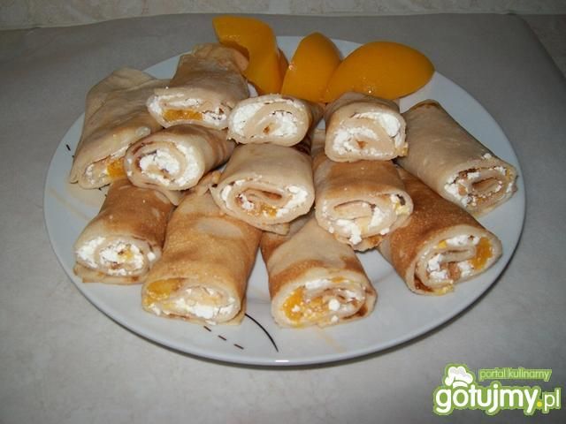 Naleśniki z serem i brzoskwiniami