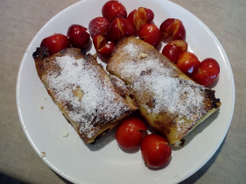 Naleśniki z serem i czereśniami