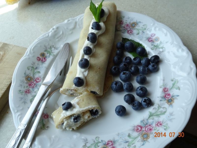 Naleśniki z serem i jagodami