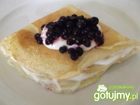 Naleśniki z serem i jagodami