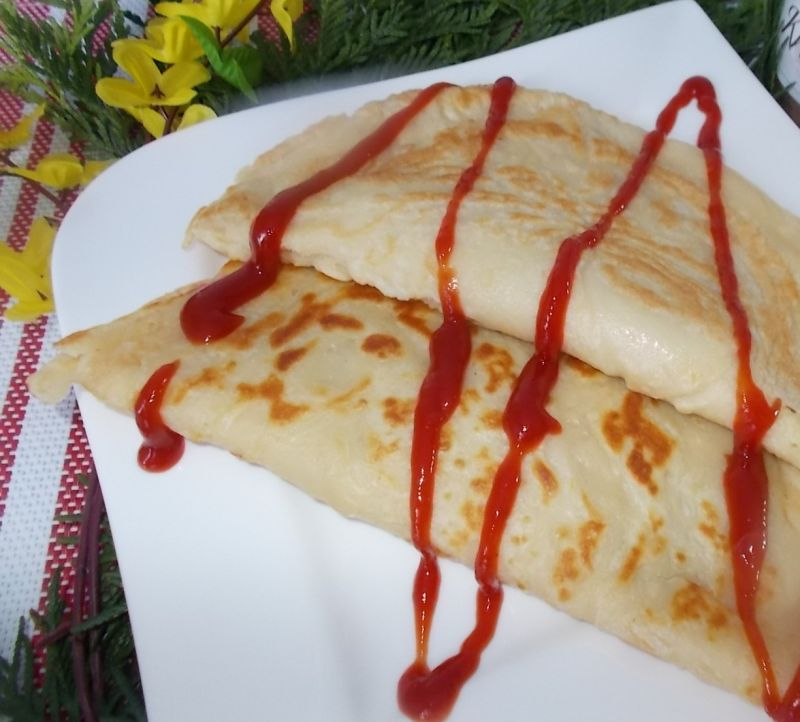 Naleśniki z serem i kiełbasą krakowską