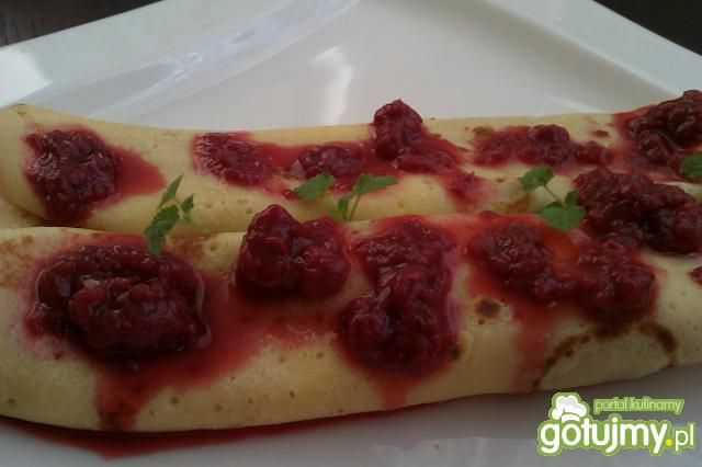 Naleśniki z serem i konfiturą malinową Naleśniki z serem i konfiturą malinową