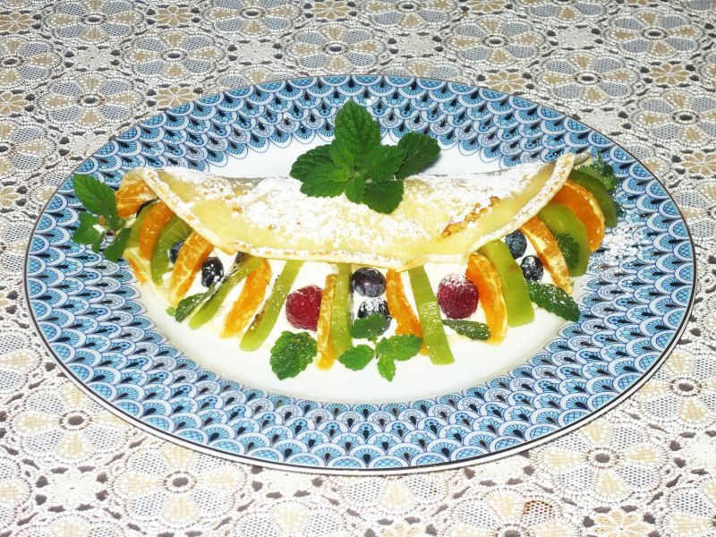 Naleśniki z serem i owocami