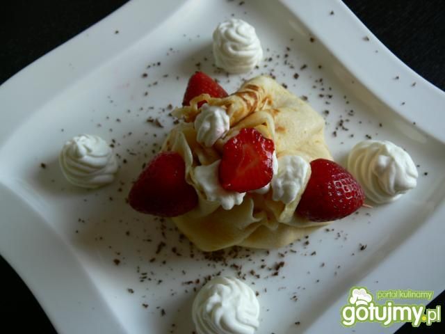 Naleśniki z serem i rodzynkami,