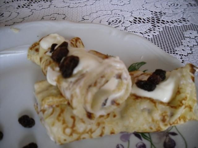 Naleśniki z serem i rodzynkami