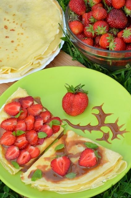 Naleśniki z serem i truskawkami 