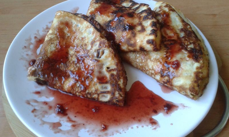 Naleśniki z serem i truskawkami