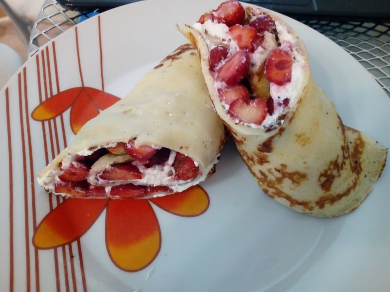 Naleśniki z serem i truskawkami