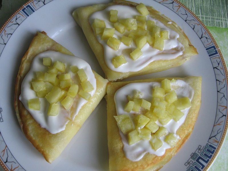 Naleśniki z serem, śmietaną i ananasem Naleśniki z serem, śmietaną i ananasem