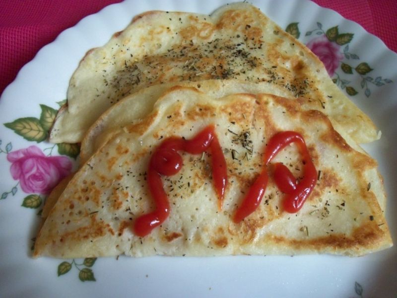 Naleśniki z serem żółtym i szynką