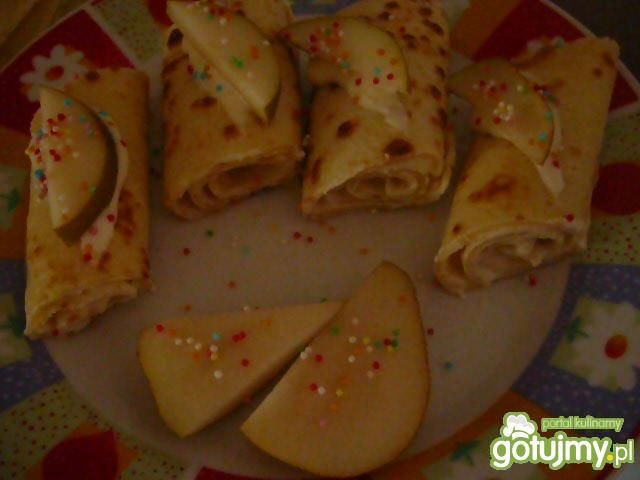 Naleśniki z serkiem i gruszkami