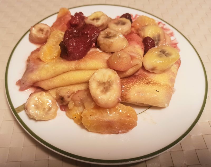 Naleśniki z serkiem i owocami