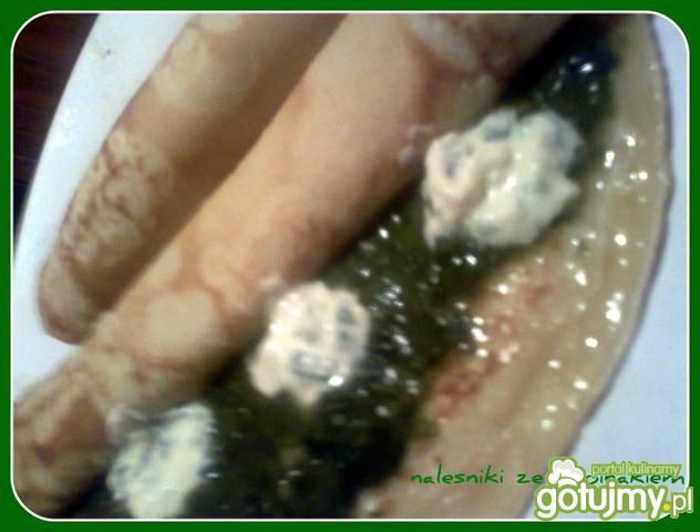 Naleśniki z serkiem i szpinakiem