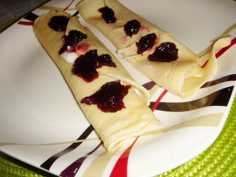 Naleśniki z serkiem straciatella i dżemem