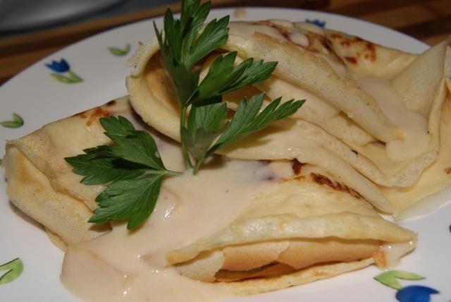 Naleśniki z sosem bananowym Naleśniki z sosem bananowym