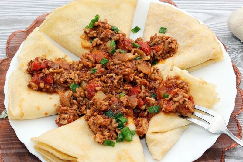 Naleśniki z sosem bolognese