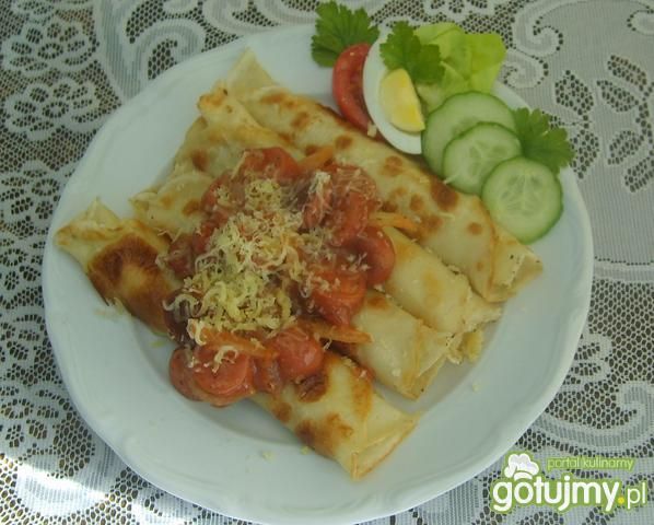 Naleśniki z sosem parówkowym