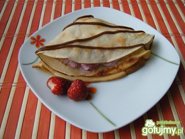 Naleśniki z truskawkami i serem