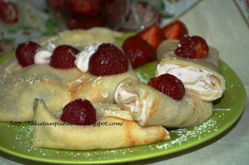 Naleśniki z truskawkami serem i mascarpone