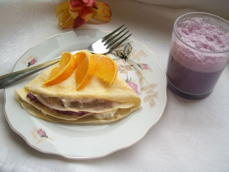 Naleśniki z twarogiem aroniowym Naleśniki z twarogiem aroniowym