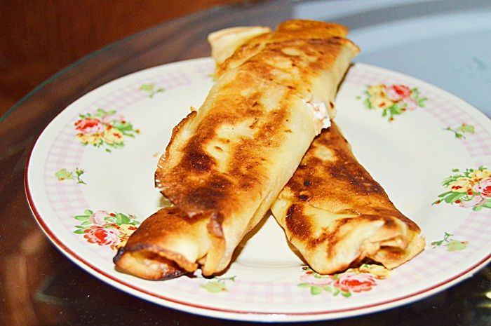 Naleśniki z twarogiem i jabłkowym dżemem