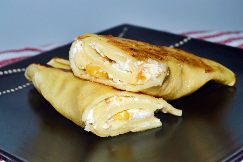 Naleśniki z twarogiem, nektarynkami i otrębami 