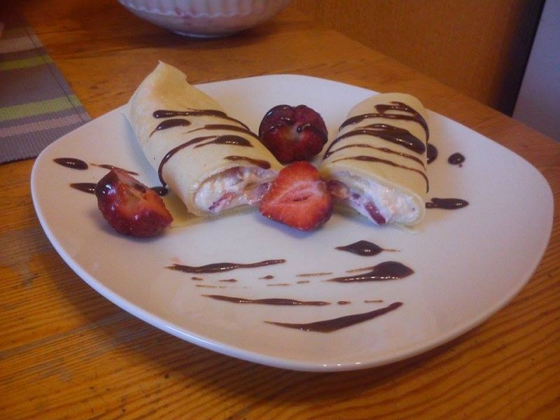 Naleśniki z twarożkiem i truskawkami