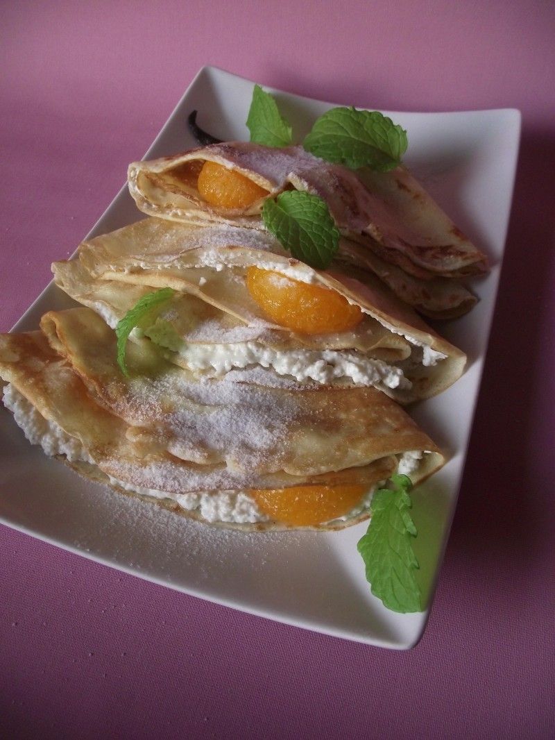 Naleśniki z waniliowym serem i owocami 