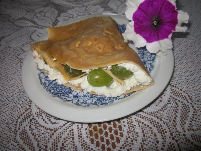 Naleśniki z  winogronem Naleśniki z  winogronem