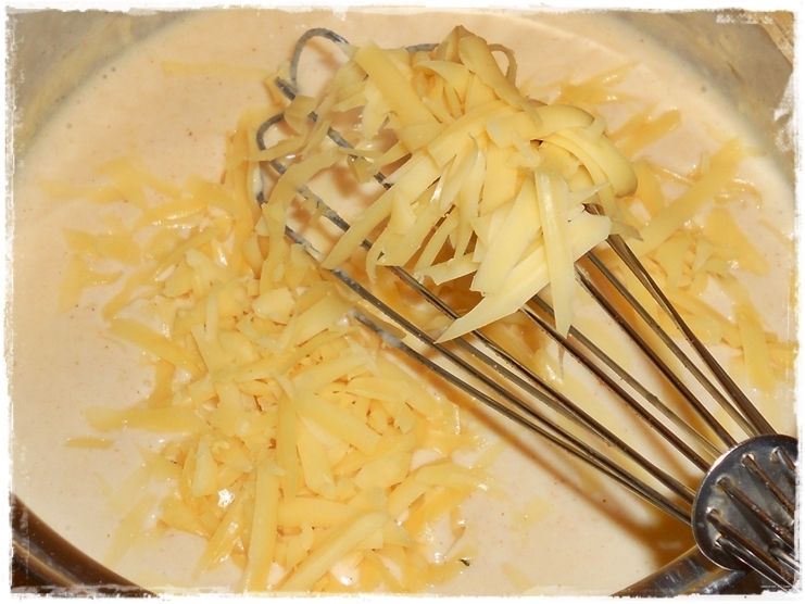 Naleśniki zapiekane pod sosem serowym 