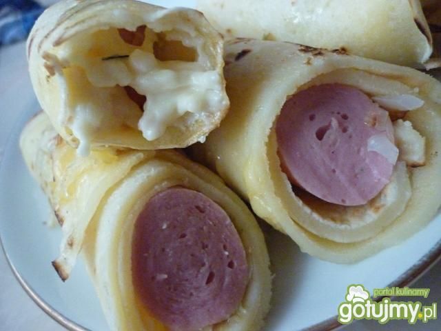 Naleśniki zapiekane z parówkami 