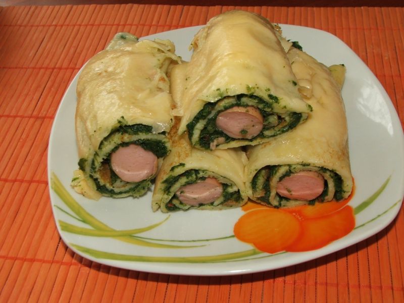 Naleśniki ze szpinakiem i parówkami Naleśniki ze szpinakiem i parówkami