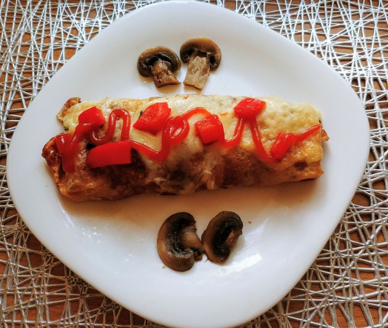 Naleśniki ze szpinakiem, pieczarkami i papryką Naleśniki ze szpinakiem, pieczarkami i papryką