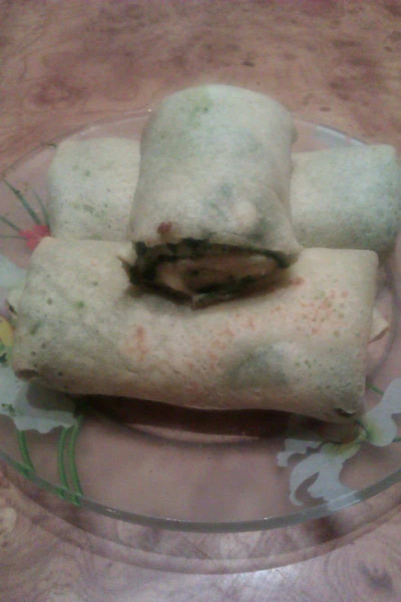 Naleśniki ze szpinakiem serem i szynką  Naleśniki ze szpinakiem serem i szynką