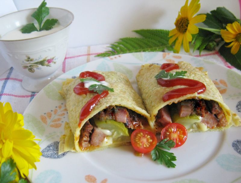 Naleśnikowe roladki z mięsem z grilla