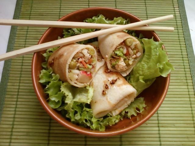 Naleśnikowe sajgonki z wieprz. i surimi Naleśnikowe sajgonki z wieprz. i surimi