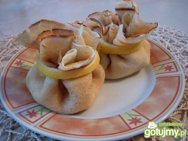 Naleśnikowe sakiewki z serem twarogowym Naleśnikowe sakiewki z serem twarogowym