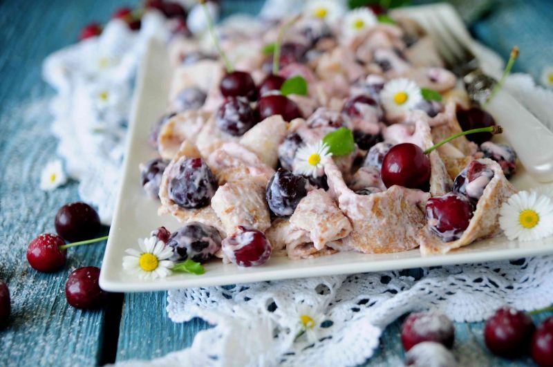 Naleśnikowe tagiatelle z czereśniami