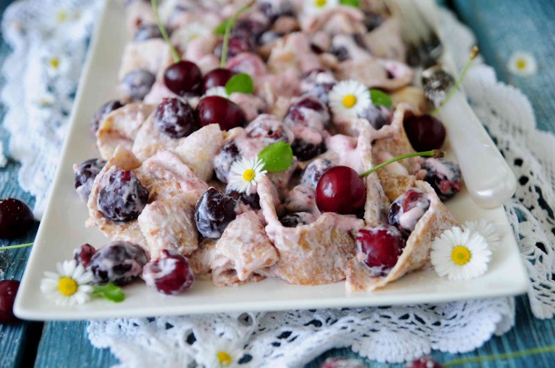 Naleśnikowe tagiatelle z czereśniami