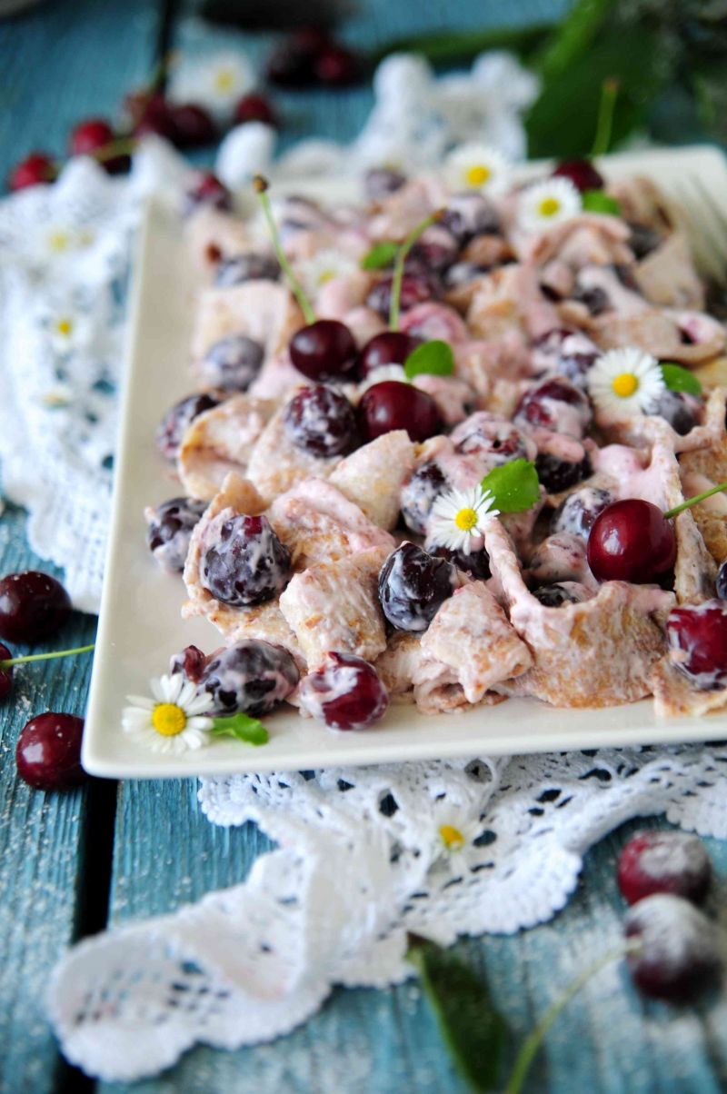 Naleśnikowe tagiatelle z czereśniami