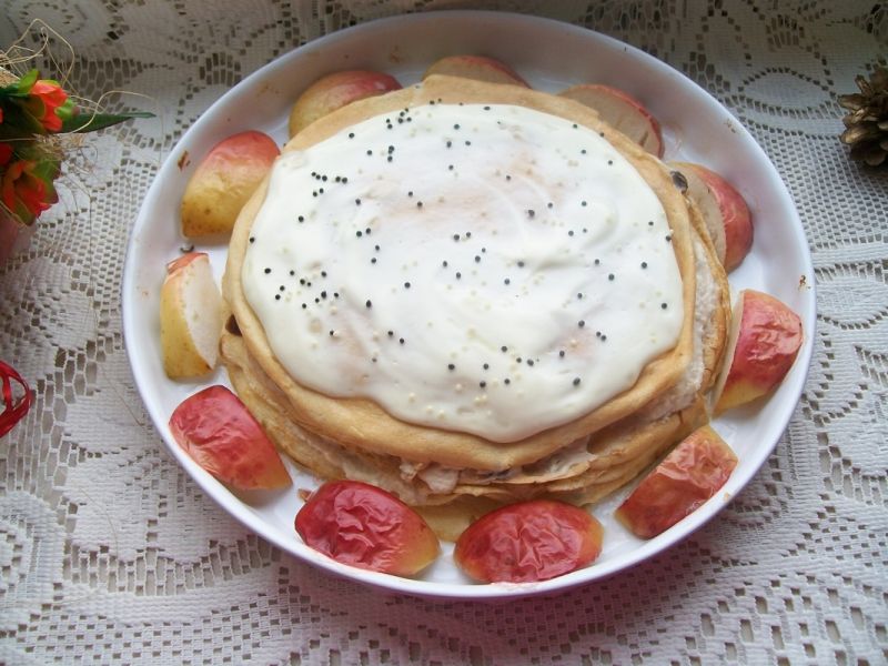 Naleśnikowy tort z bakaliami