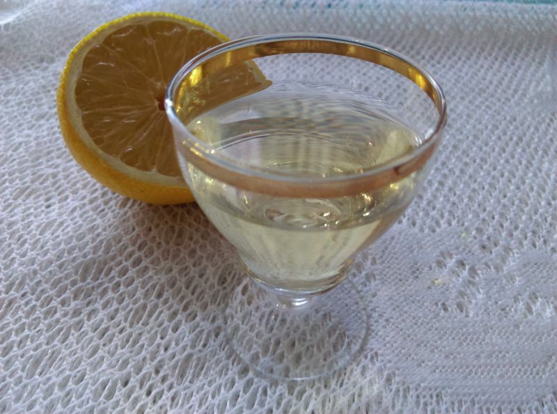 Nalewka cytrynowa z nutą mięty Nalewka cytrynowa z nutą mięty