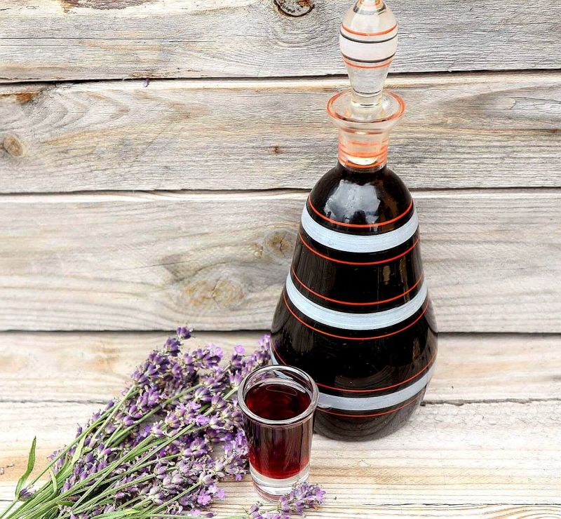 Nalewka wiśniowa z lawendą